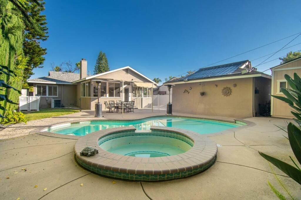 Large Home With Pool + Jacuzzi Los Angeles Exteriör bild